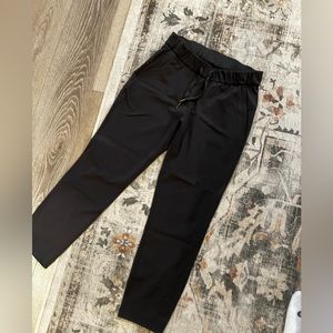 LULULEMON BLACK JOGGERS SIZE 6